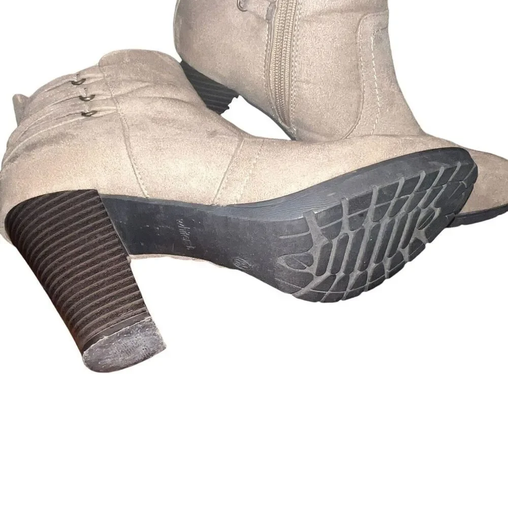 WHITE MOUNTAIN Womens Taupe Serinda Round Toe Stacked Heel Booties 8.5 M